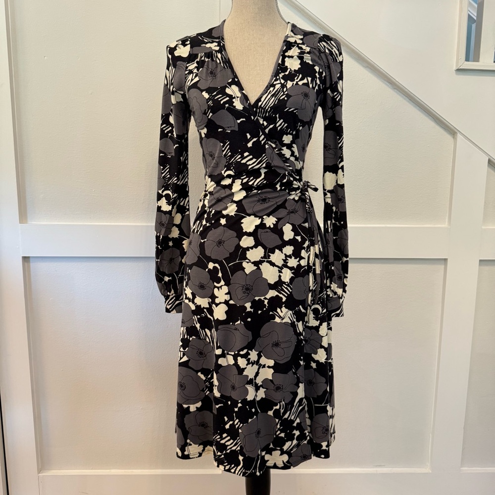 Campaigne Black White Floral Long Sleeves Wrap Dress size XS